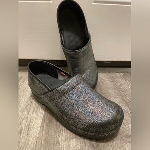 Women’s Sanita Black Opalescent Crackle Slip-On Shoe Clog